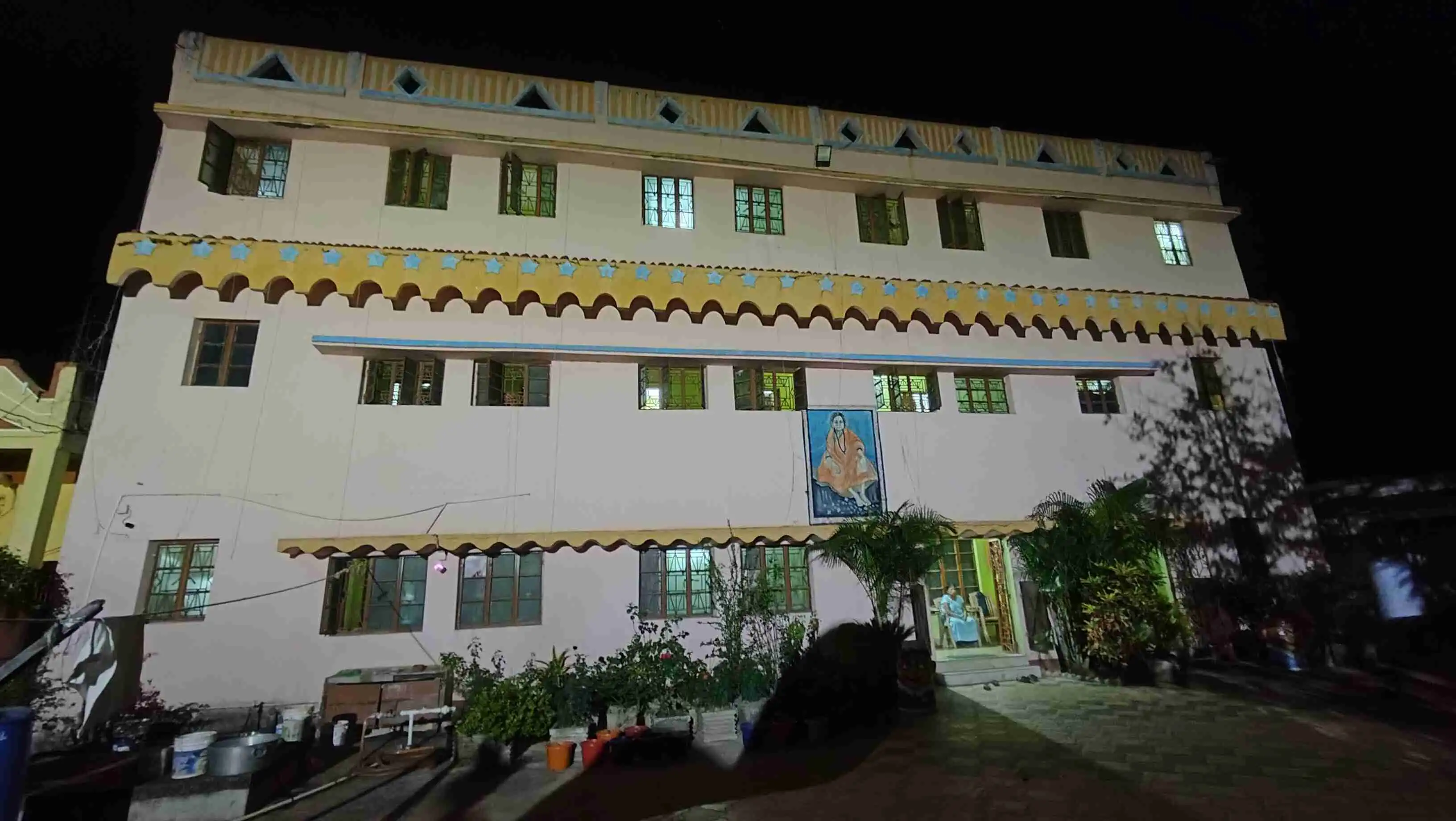 Devi Rani Devi lodge